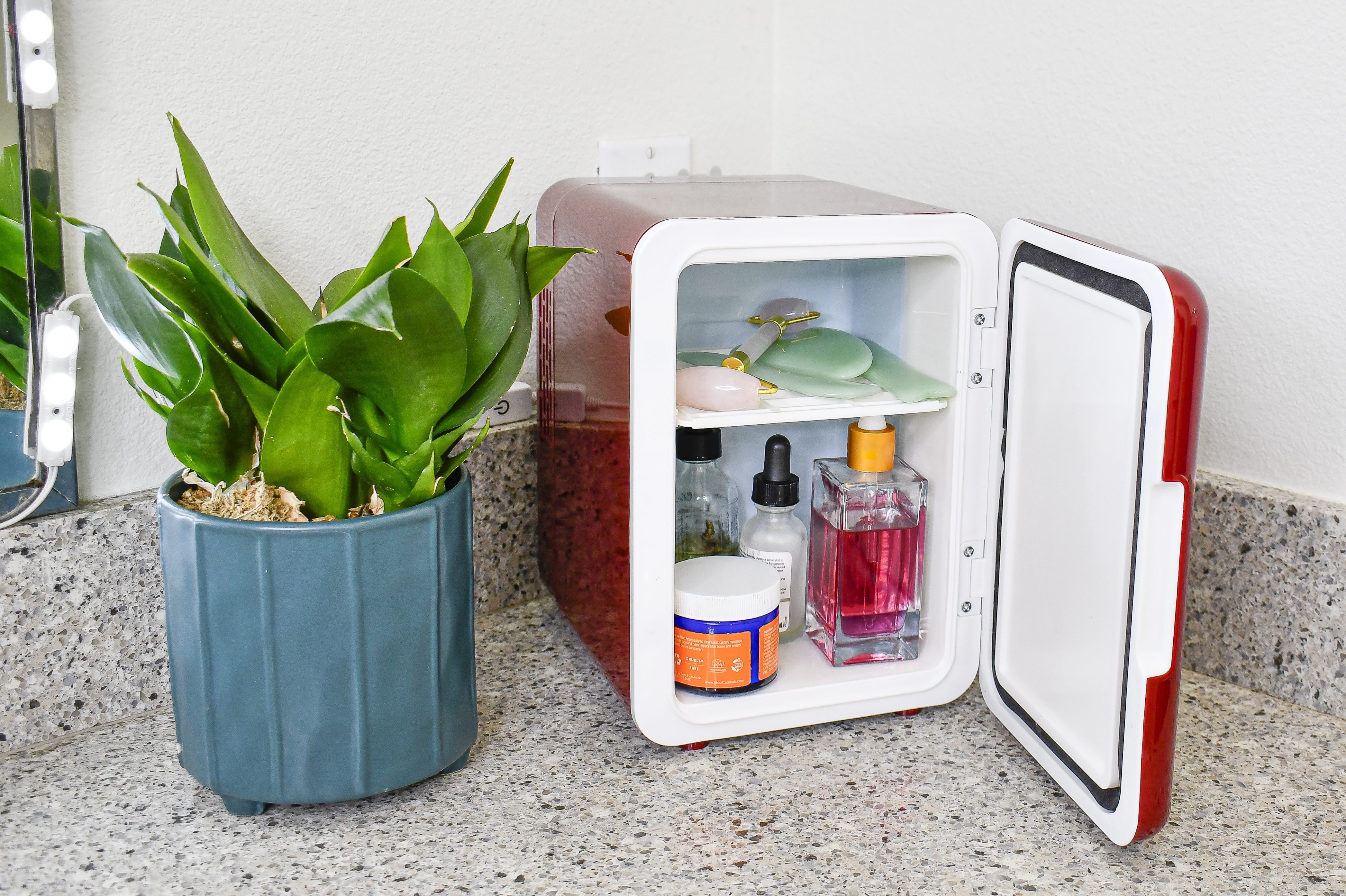 Dr Pepper, Portable 6-Can Mini Personal Fridge Cooler, MIS135DRP, Burgundy