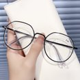 thumbnail image 1 of Las gafas poligonales con protección ocular contra la luz azul se pueden combinar con gafas versátiles de estilo miopía., 1 of 5
