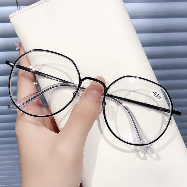 Las gafas poligonales con protección ocular contra la luz azul se pueden combinar con gafas versátiles de estilo miopía.