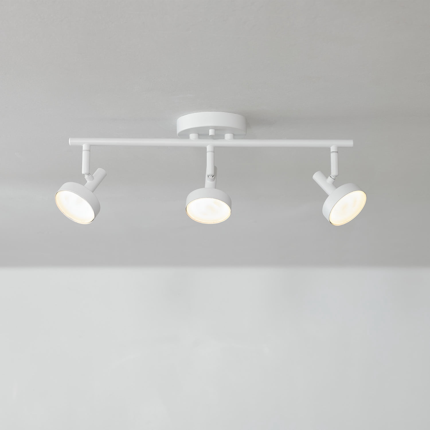 Globe Electric 19" 3-Light 22W Dimmable LED Matte White Track Lighting, Frosted Diffusers, 91004408