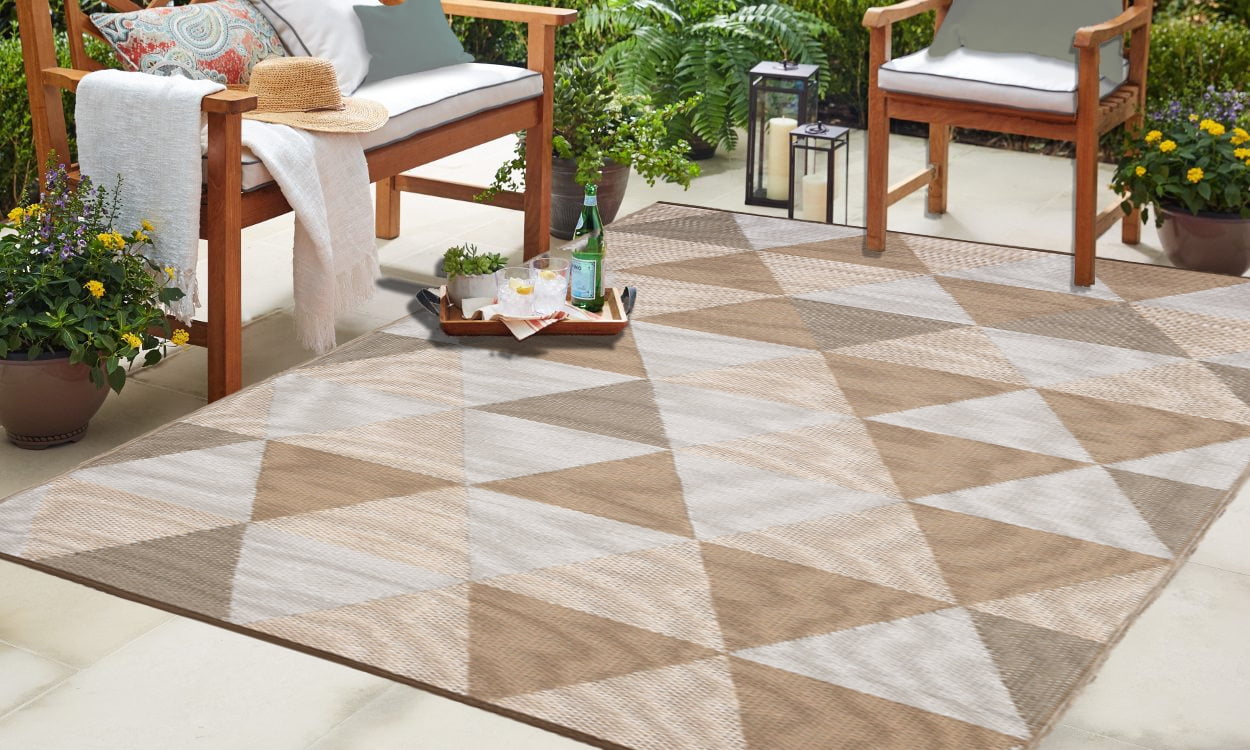 6' x 9' Indoor Outdoor Beige Triangle Reversible Plastic Rug Walmart