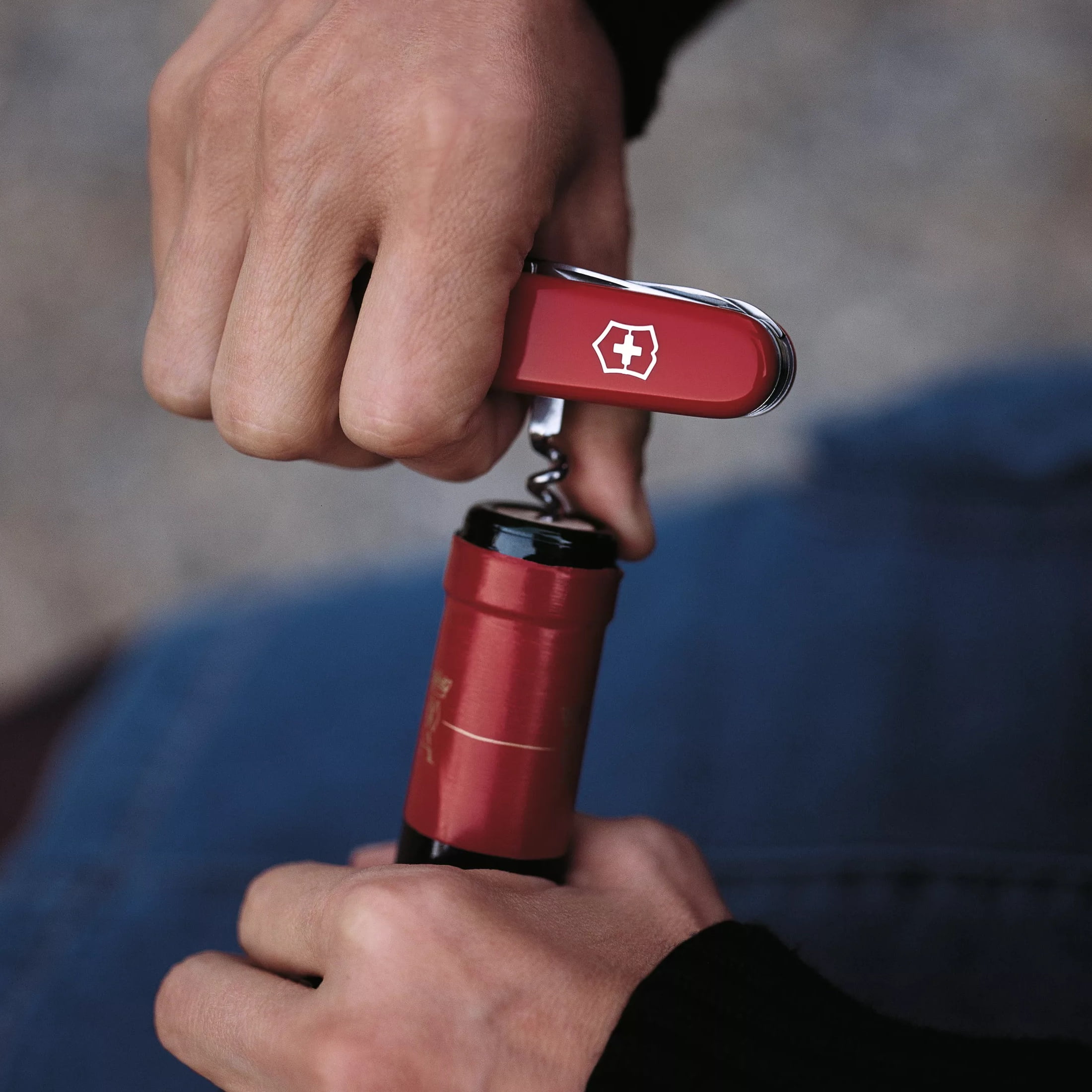 Victorinox Huntsman Swiss Army Knife, 15 Function Swiss Made Pocket Knife with Large Blade, Wood Saw and Scissors - Red, Boxed