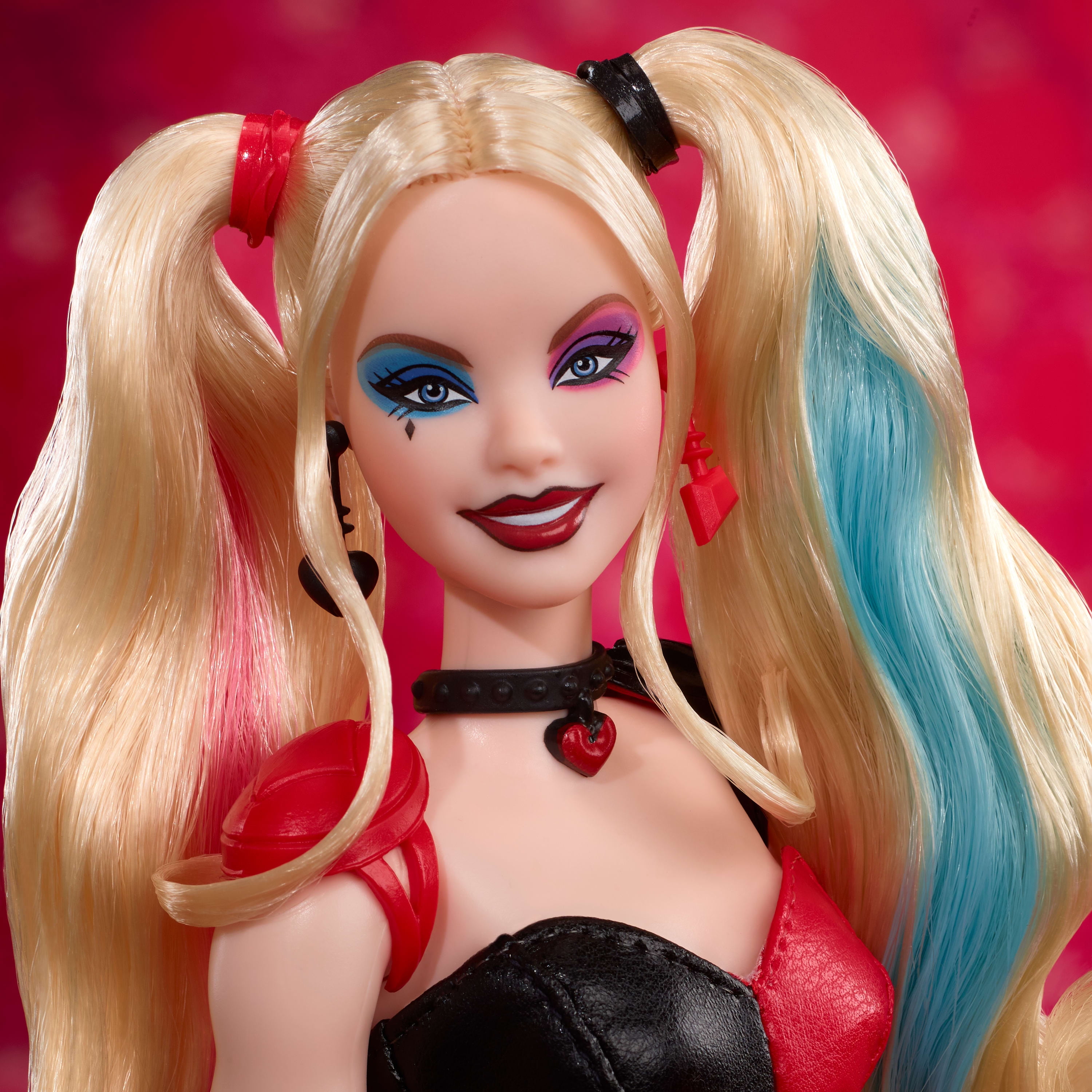 Barbie Signature Harley Quinn Collectible Doll with Posable Body Iconic Outfit and Mallet Accessory