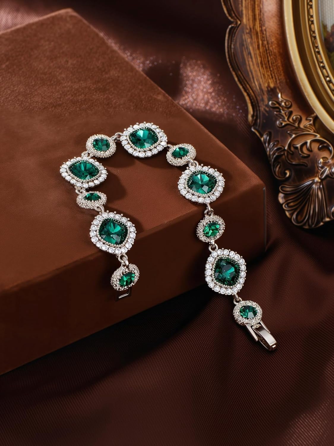 Green Gem Bracelet for Women White Gold Cushion Cut Crystal Bracelet Elegant Sparkling Jewelry for Christmas Valentine’s Day Gifts for Wife Xmas Jewelry Gifts for Women Mom Stocking Stuffers