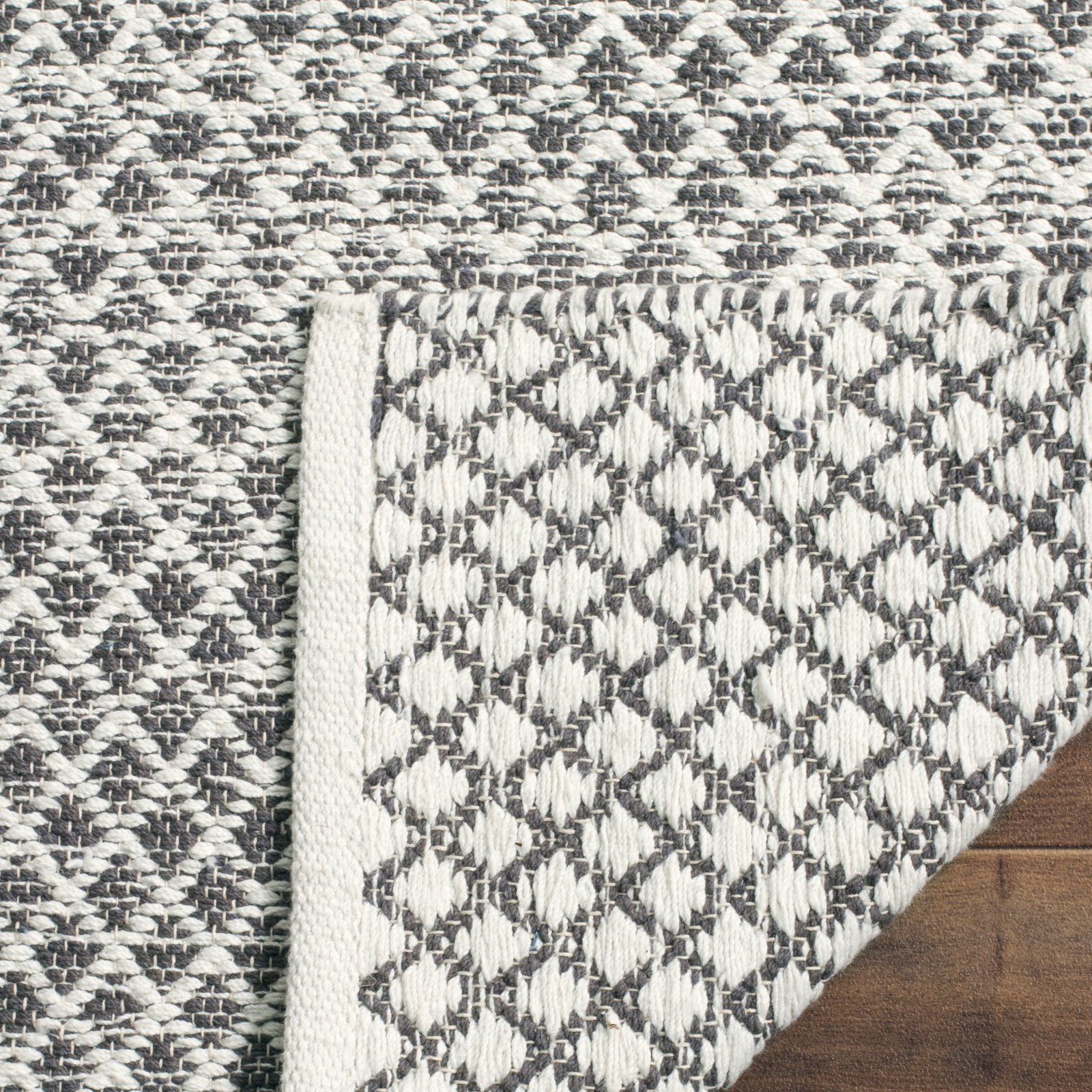 SAFAVIEH Montauk Vaughn Geometric Cotton Area Rug, Light Grey/Ivory, 4' x 6'
