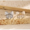 thumbnail image 4 of Arete Ear Cuff Moño Con Perlas Y Cristales, Sin Perforación, 4 of 5