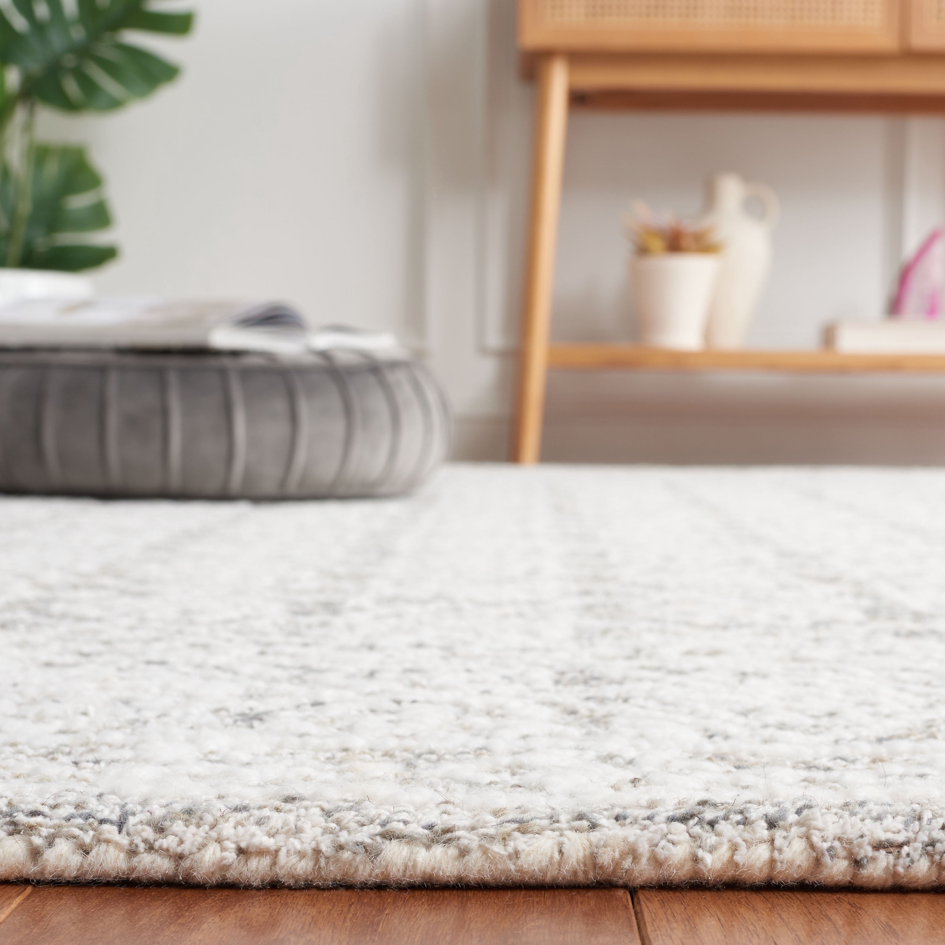 SAFAVIEH Ebony Adrasteia Floral Area Rug, Ivory/Grey, 8' x 10'