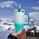 thumbnail image 3 of Vaso de 40 oz con asa y tapa con pajita, taza de viaje de acero inoxidable reutilizable y aislada que mantiene las bebidas frías, botella para agua, té helado o café, 3 of 5