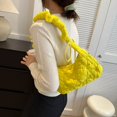 thumbnail image 3 of Bolso de hombro tipo mensajero con diseño de nube plisada y estilo informal para mujer, 3 of 5