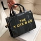 thumbnail image 3 of Bolso Mano Pequeño Cruzado Con Un Hombro PU Con Letras Charol Moderno Y Versátil 52170 (negro), 3 of 9