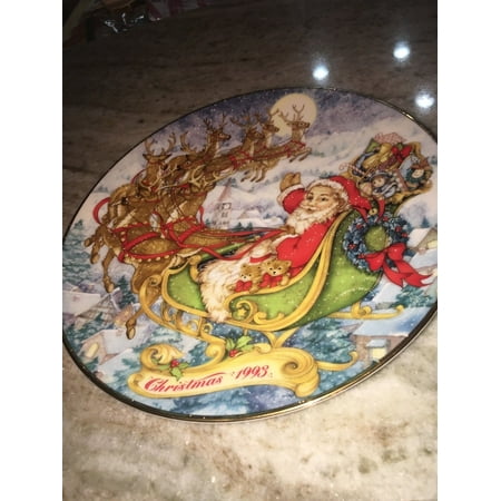 Avon Santa - Avon special Christmas Delivery 1993 Plate Santa Clause NWB