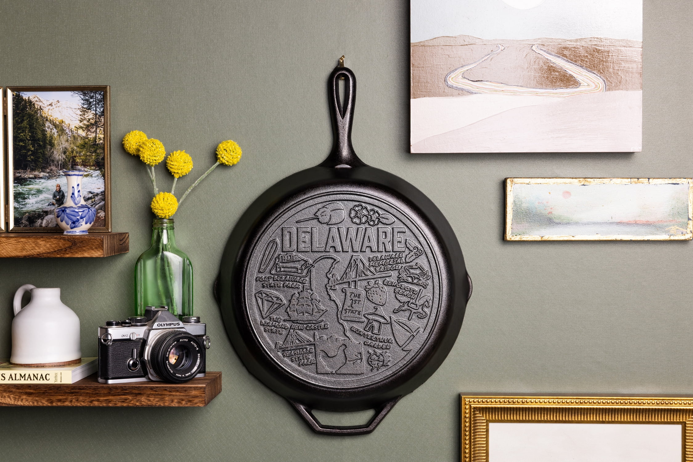 Lodge 12 Inch Seasoned Cast Iron Skillet w/ Delaware Road Trip