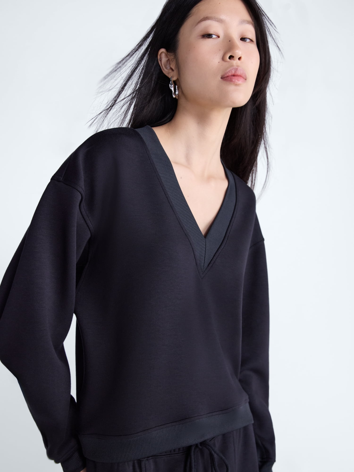 Scoop Women's and Women's Plus V-Neck Sweatshirt, Sizes XS-4X
