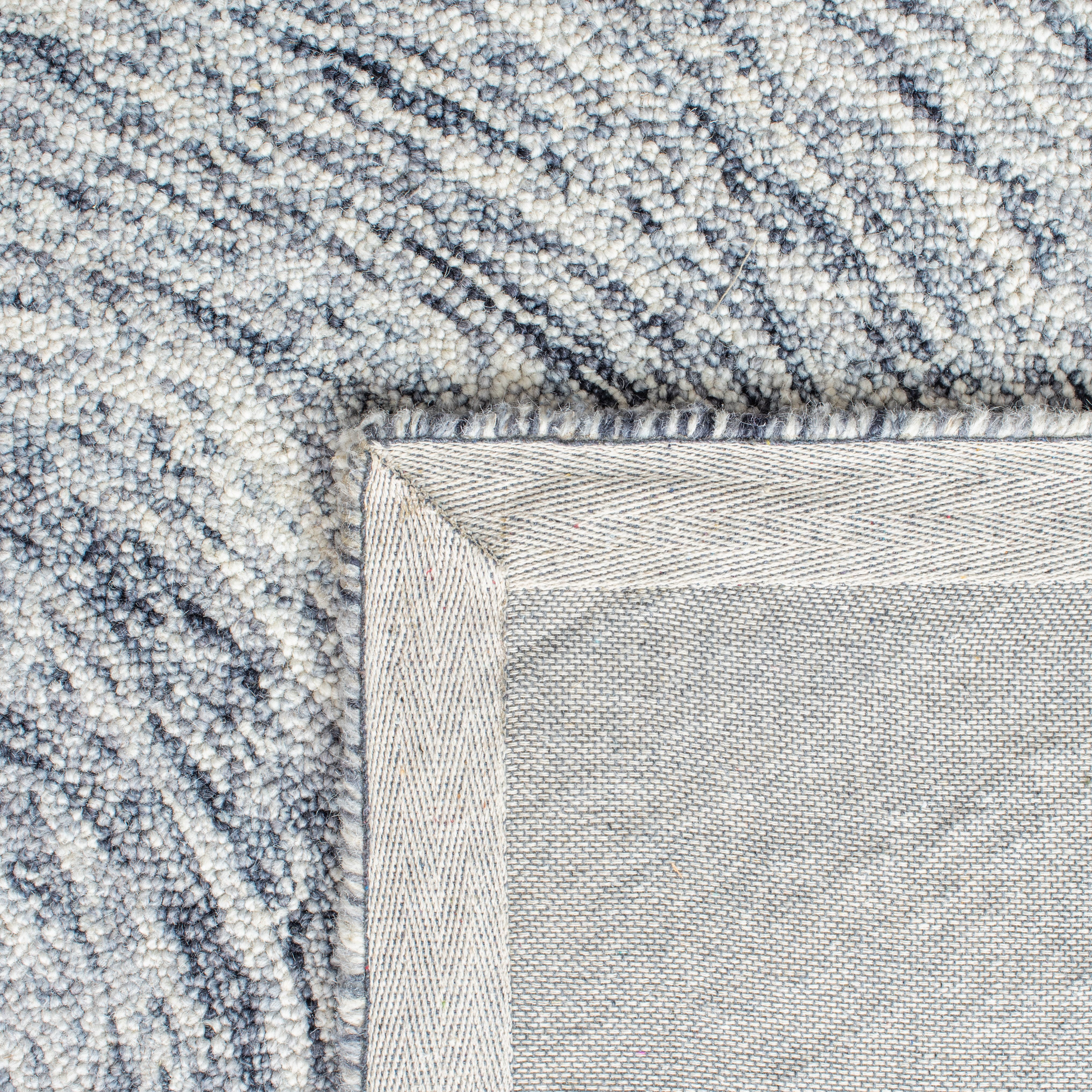 Safavieh Ikat Laura Geometric Wool Area Rug, Silver/Gray, 3' x 5'