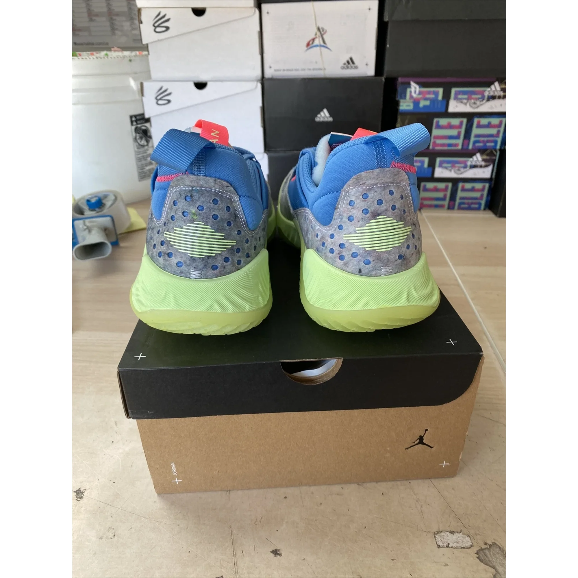 ORDAN DELTA JUMP MAN BLUE/beyond bately volt SZ 10 US Air Jordan Delta Blue Beyond Barely Volt Shoes Size 11  main image 3