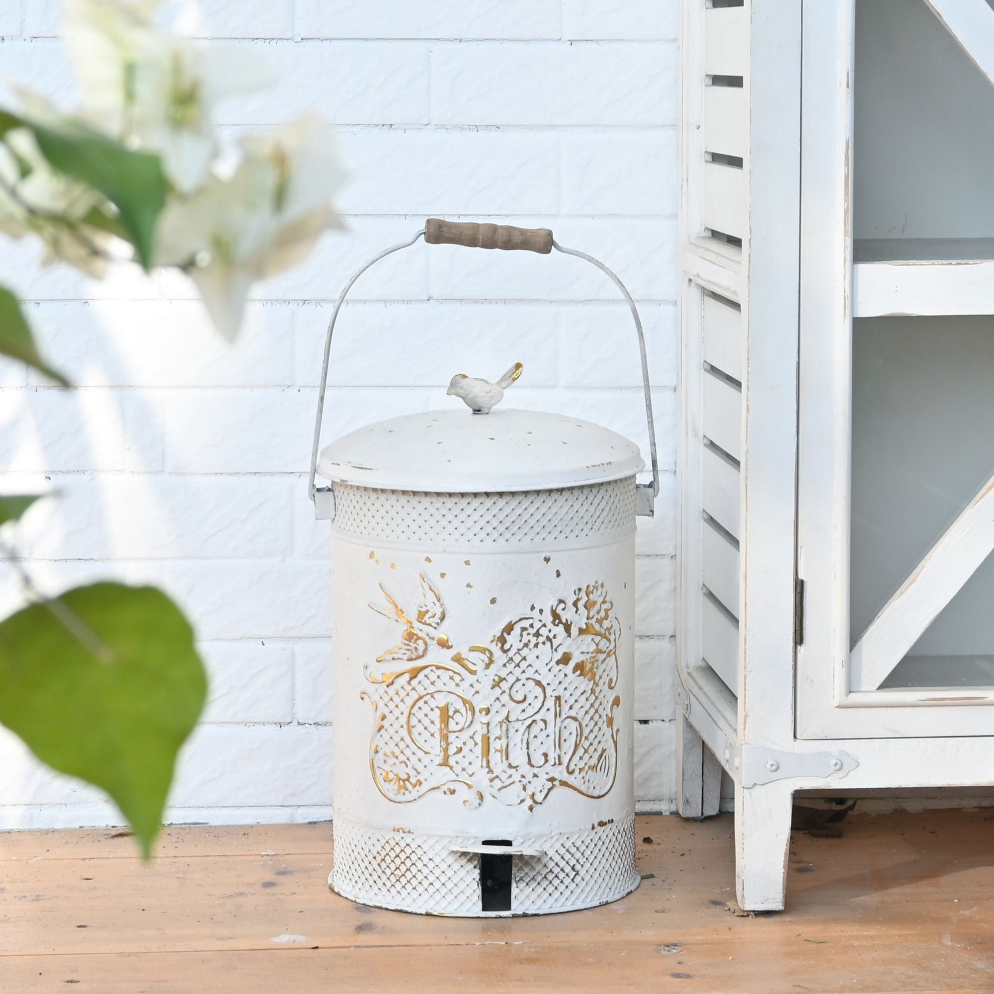 2 Gal Vintage Step On Trash Can With Lid and Handle