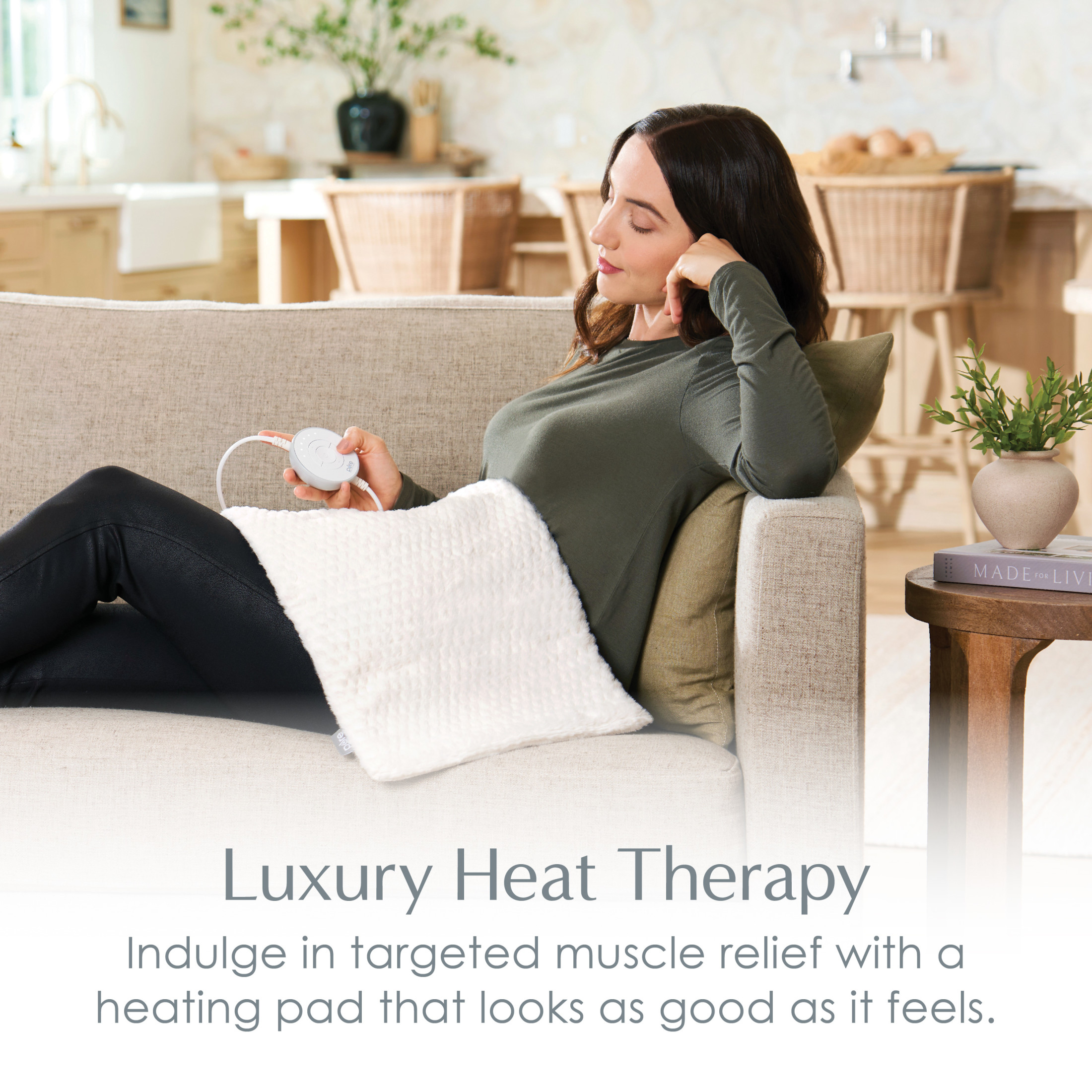 Pure Enrichment PureRadiance Luxury Heating Pad for Back, Neck, & Shoulder Pain Relief, Patented Design, Soft Faux Fur & Micromink, 6 Heat Settings, Machine Washable, 12”x24”(Cloud)