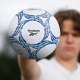 thumbnail image 4 of Balón de fútbol Reebok VR-3K Premier Composite tamaño 5 blanco, 4 of 7