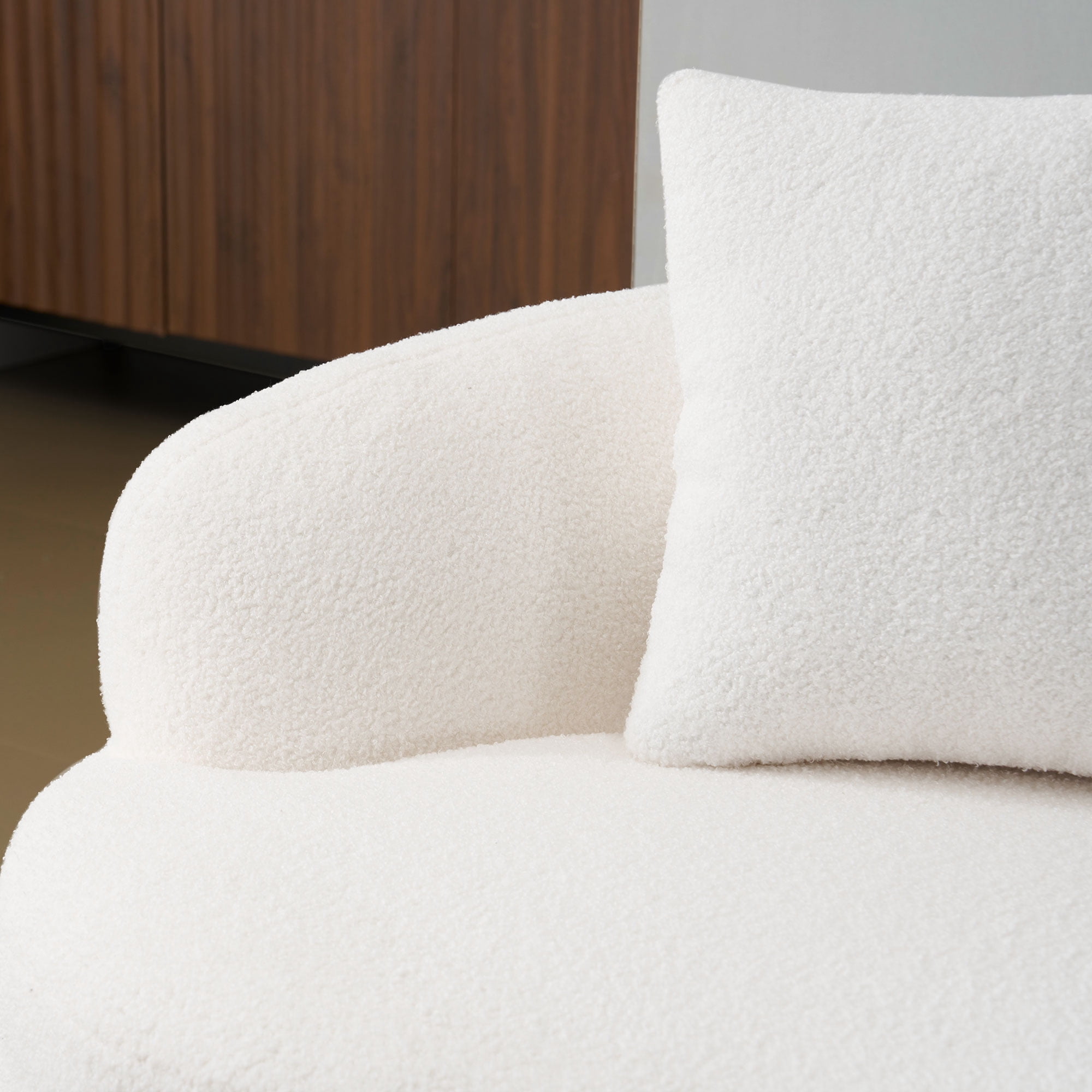 White Curved Loveseat Sofa with Round Armrest, Teddy Velvet Fabric Compression Couch with 2 Pillows, Cream Couch for Small Space, Living Room, Bedroom, No Assembly
