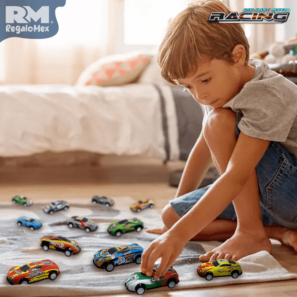 Niños jugando con carritos online