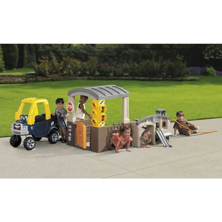 Little Tikes ***fast Track*** Race 'n Re-fuel Pit Sto