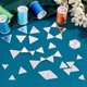 thumbnail image 5 of 300 piezas de 3 tamaños de acrílico para coser en espejo, diamantes de imitación plateados, cuentas sueltas triangulares, cristales decorativos para ropa, 5 of 6