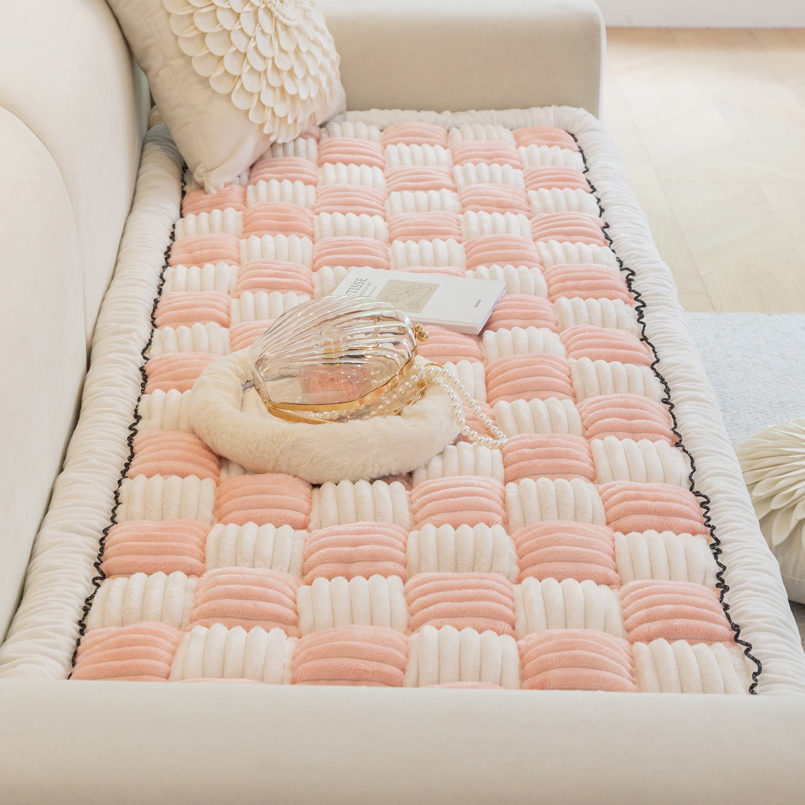 ANMINY Thick Fuzzy Checkered Couch Cover, Non-Slip Nordic Cream Sofa Protector Mat, Soft Flannel Furniture Cover