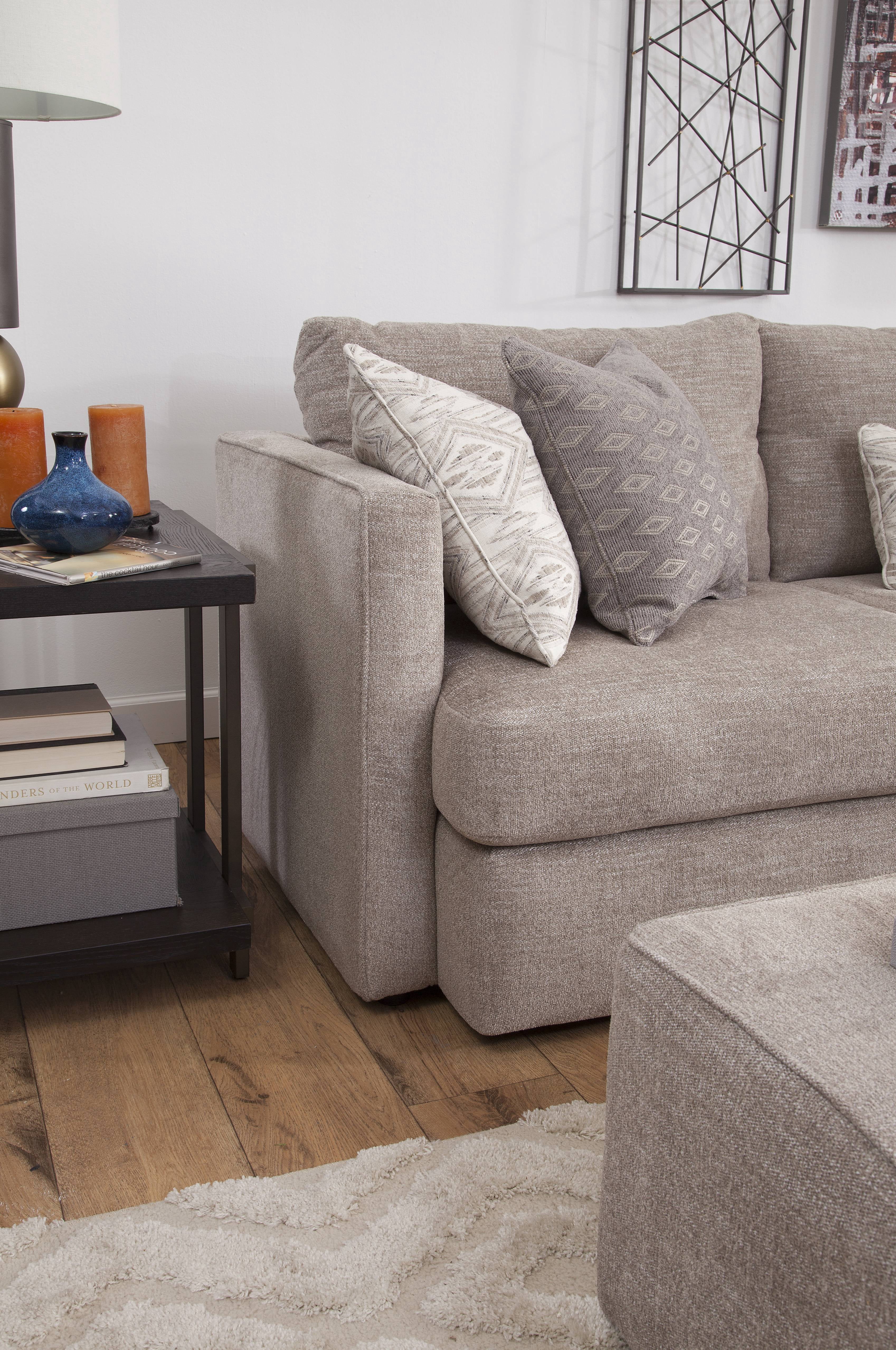 American Furniture L Shaped Sectional Sofa /w 5 Accent Pillows