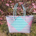 thumbnail image 2 of Bolso de mano de PVC tejido para mujer, de gran capacidad, tejido a mano, con contraste de color, para playa, 2 of 5