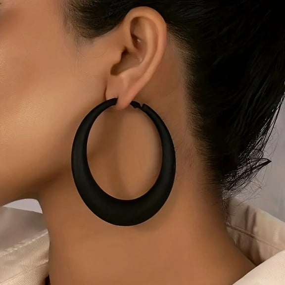 Women's Earrings Heavy-duty Large Hoops Exaggerated Simple And Elegant Black Circle Earrings
