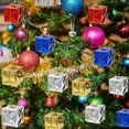 thumbnail image 5 of 120-6 piezas Mini cajas de regalo de espuma navideña Adornos navideños Regalos Colgantes para árbol de Navidad Decoraciones para fiestas en el hogar Suministros al por mayor, 5 of 5