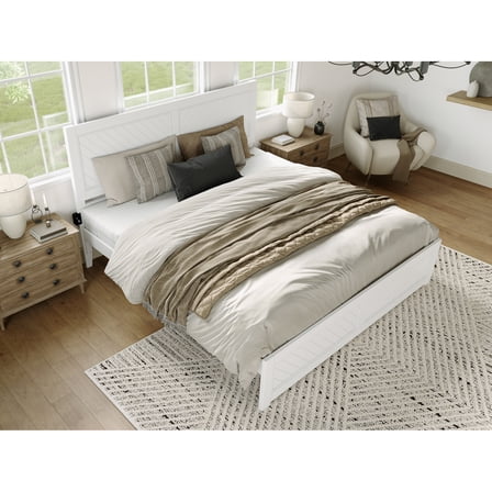 HomeStock Antique King Platform Bed with Matching Footboard in White