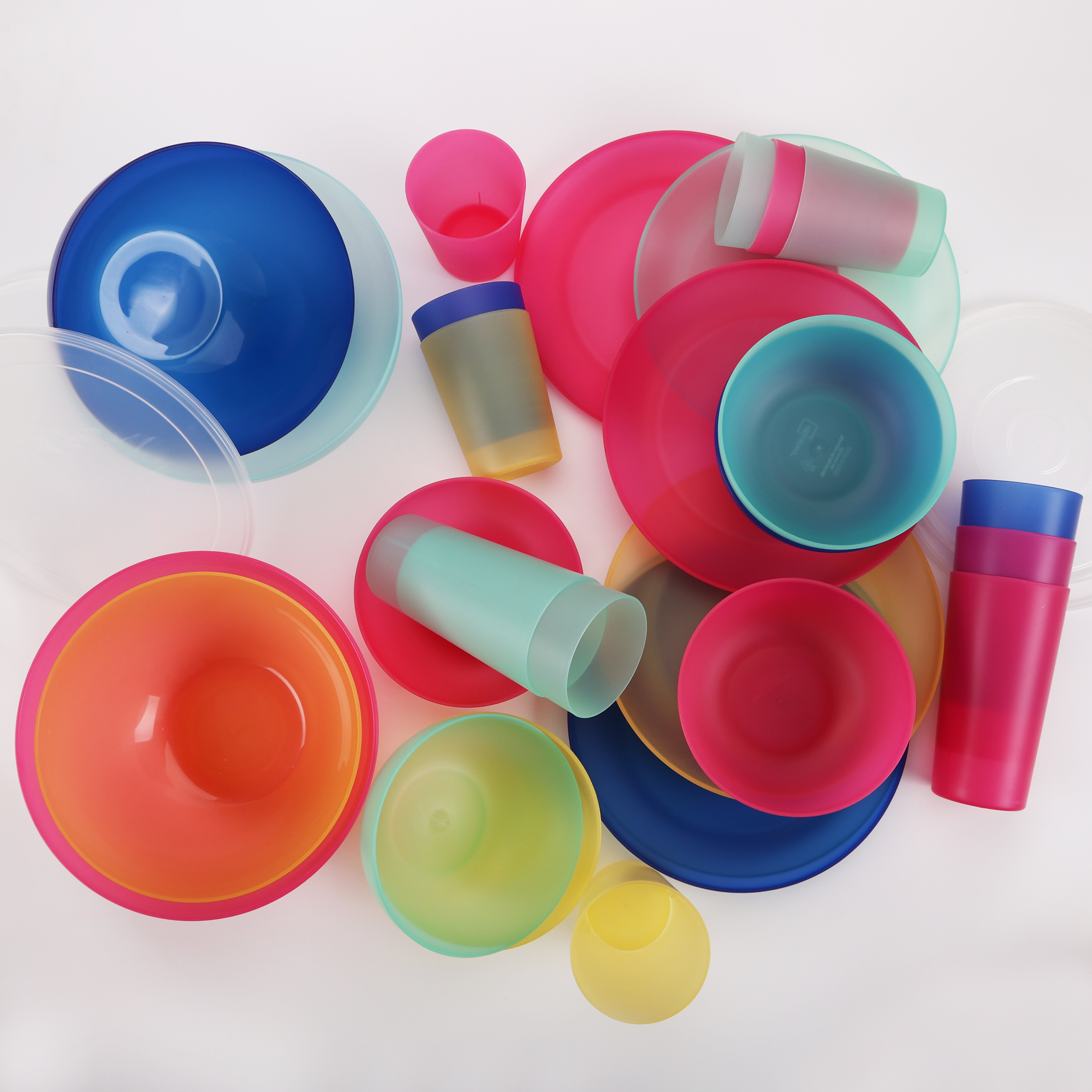 Mainstays 32-Piece Round Plastic Dinnerware Bundle Set, Multicolor - image 4 of 24
