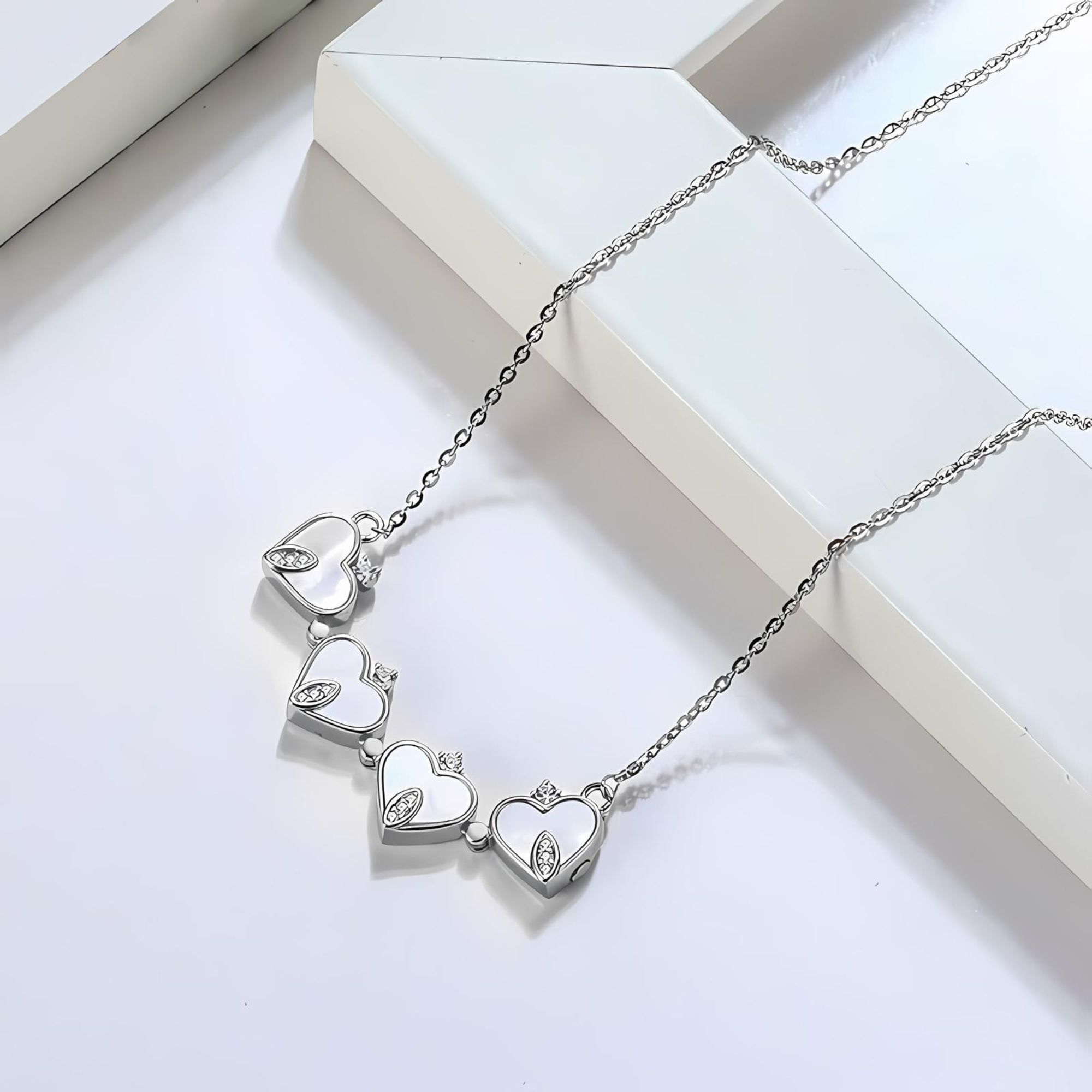 ネックレス・ペンダント MONDAY EDITION BABY HEART SILVER NEKCLACE 4BUK423 4 Leaf Clover Heart Pendant Necklace for Women Magnetic