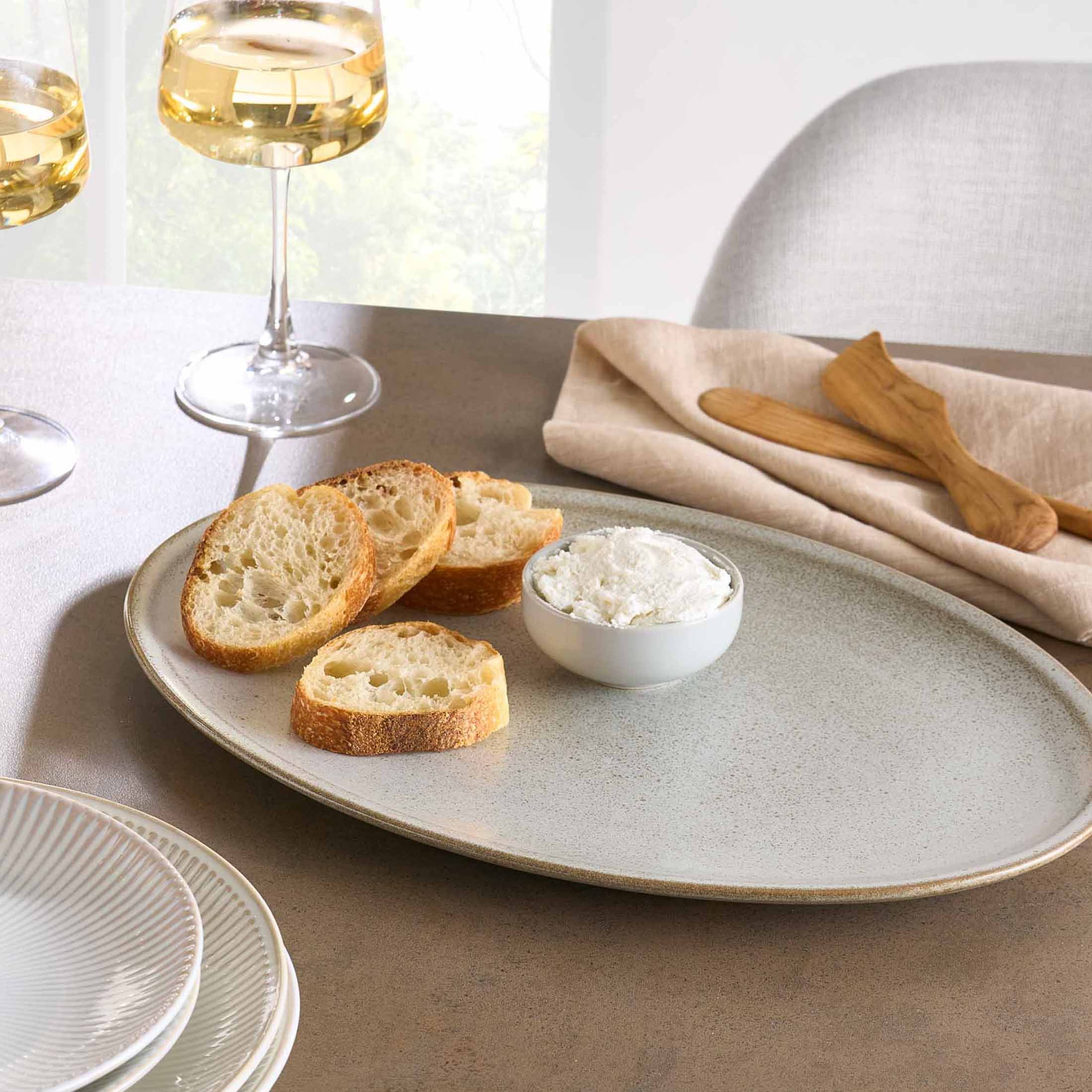 BETTER HOMES & GARDEN BANKS SERVING TRAY CREAM