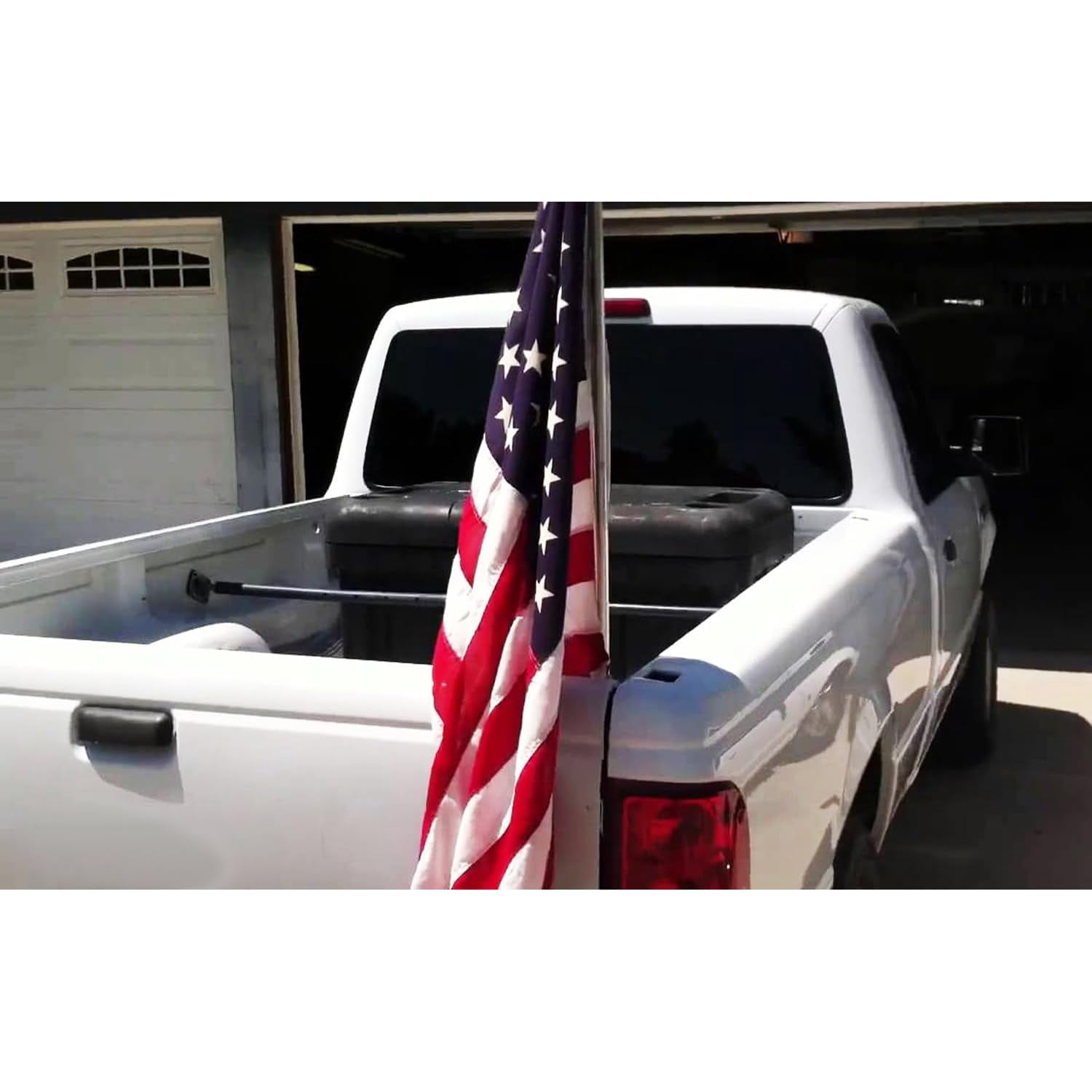 Universal Fit Inside Truck Bed Mount Single Flag Pole Holder (Accept 1.25-Inch Diameter Pole)