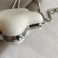 thumbnail image 4 of Bolso bandolera mini con forma de lápiz labial para mujer, nuevo bolso de hombro versátil de color brillante con estrella de cinco puntas, para banquetes, otoño 2024, 4 of 5