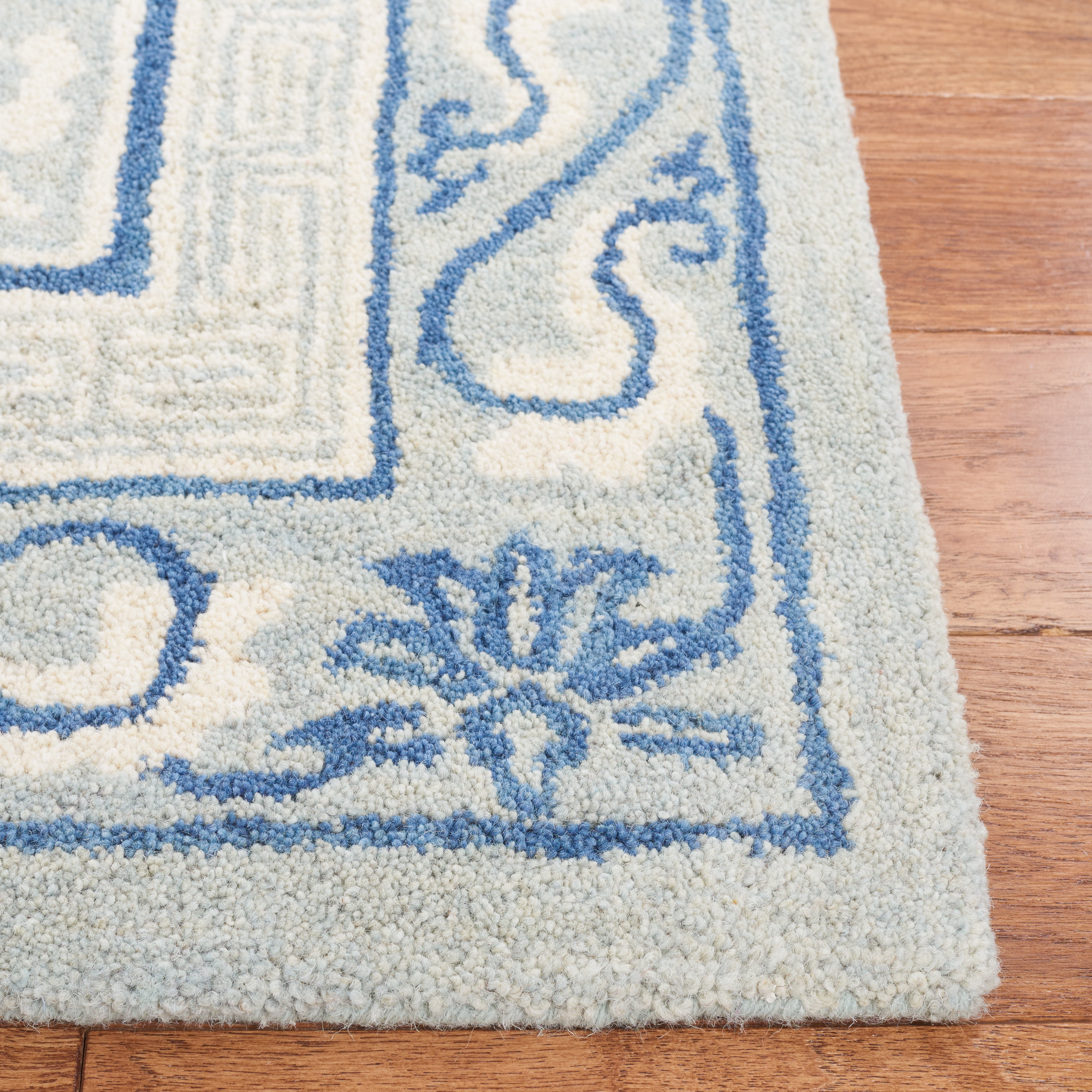 SAFAVIEH Antiquity Tiarnan Oriental Wool Area Rug, Light Blue/Ivory, 8' x 10'
