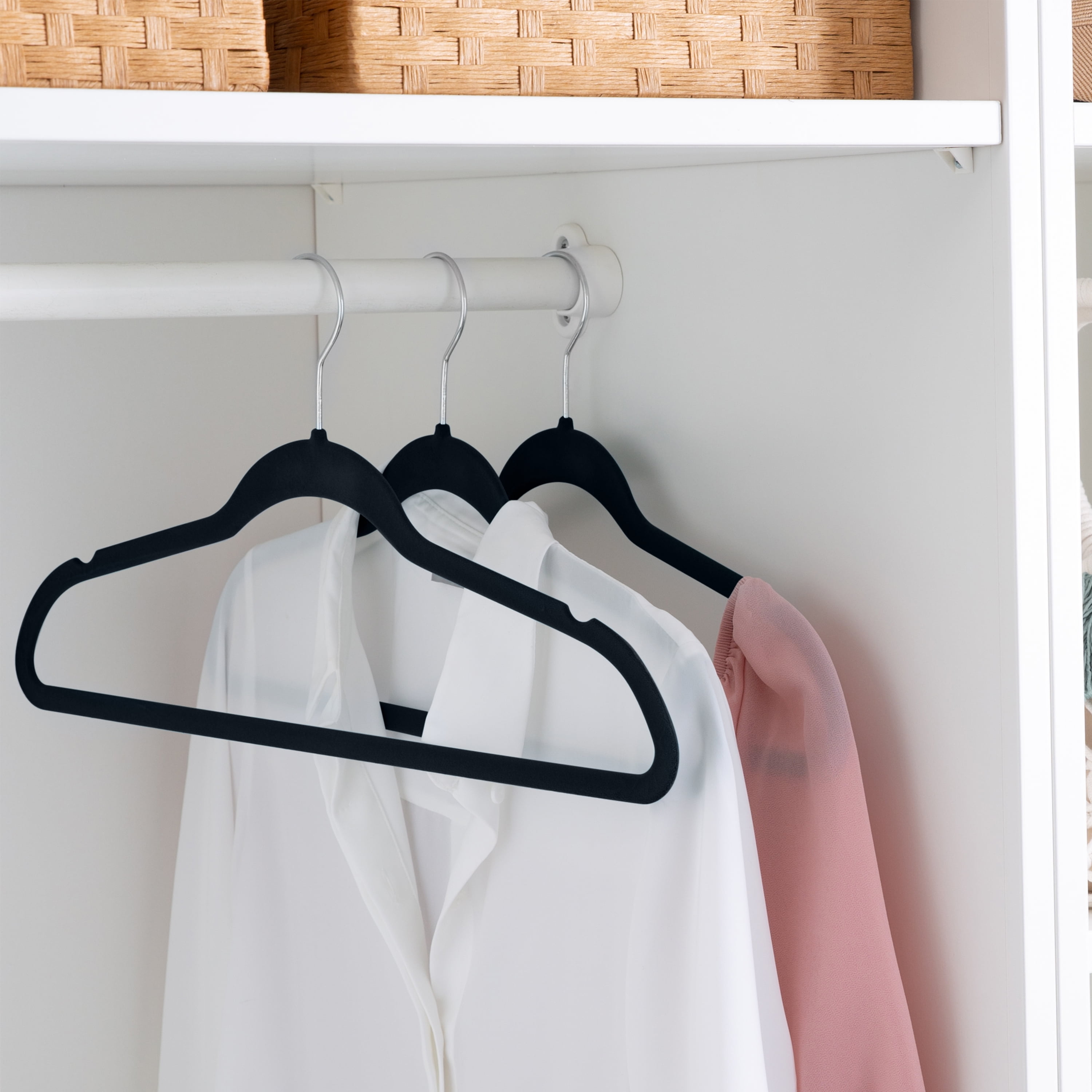 Simplify 100 Pack Slim Velvet Suit Hangers in Black