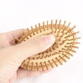 thumbnail image 4 of Cepillo de madera para el cabello, diseño sin mango, púas de madera redondas, antiestático, protege el cuero cabelludo y el cabello, 4 of 6