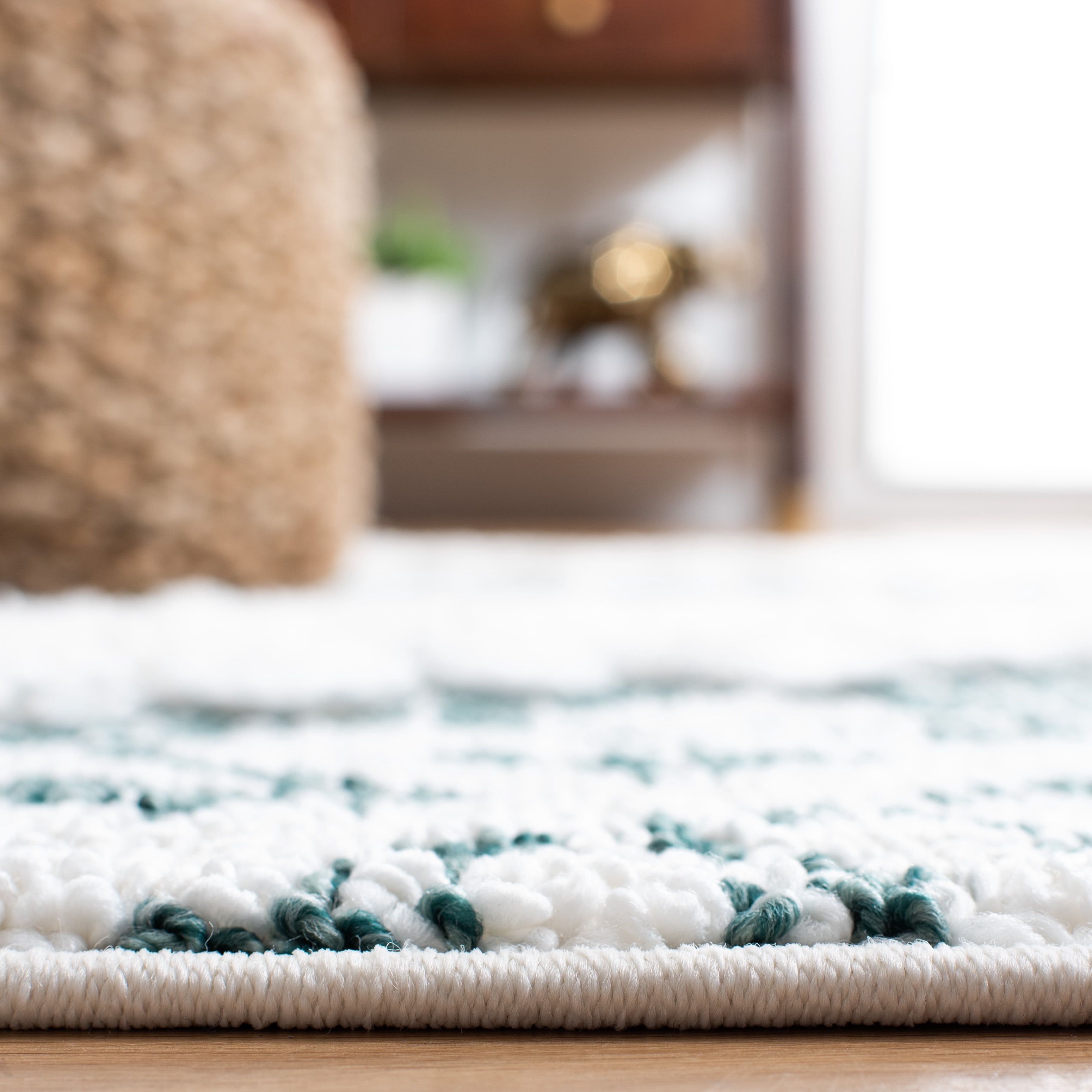 SAFAVIEH Moroccan Tassel Desmond Southwestern Shag Area Rug, Green/Ivory, 5'3" x 7'6"