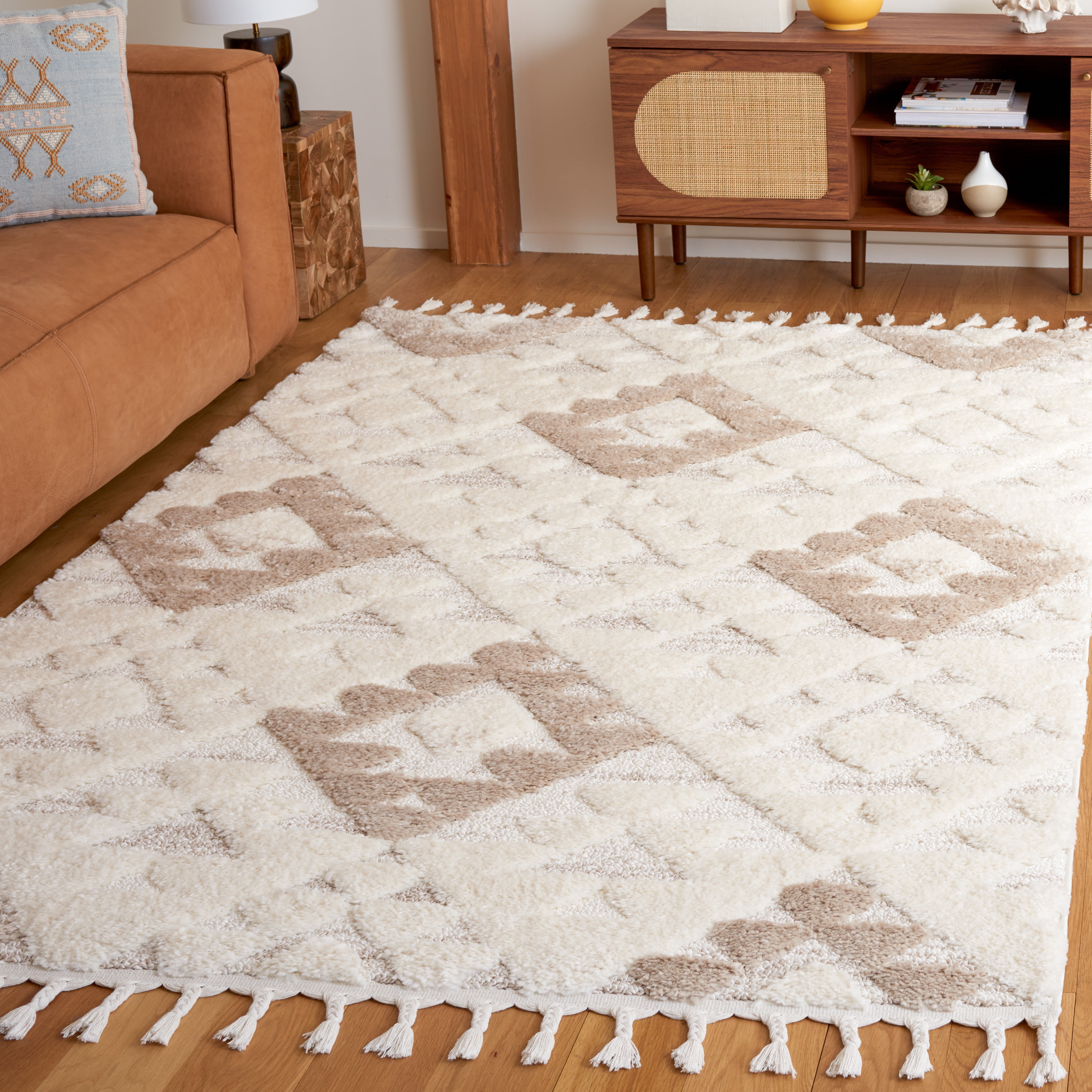 SAFAVIEH Moroccan Tassel Larry Geometric Shag Area Rug, Ivory/Beige, 6'7" x 9'2"