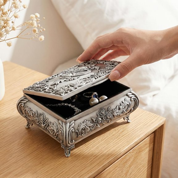 Vintage Metal Jewelry Box Small Trinket Jewelry Storage box For Rings Earrings Necklace Treasure Chest Organizer Antique jewelry Keepsake gift Box Case for Women