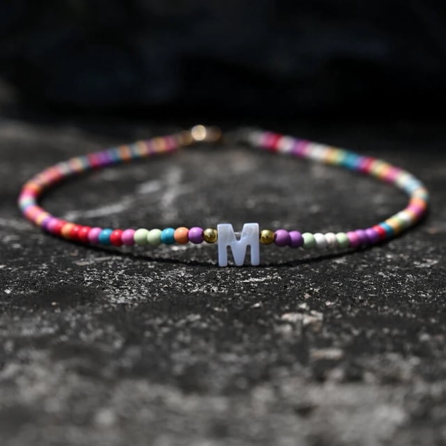 Gargantilla de cuentas bohemias para mujer, collar de cadena con colgante de 26 letras iniciales, joyería de perlas de concha de moda, accesorios bohemios
