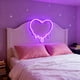 thumbnail image 4 of Letrero luminoso de neón en forma de corazón, rosa y rojo | Decoración de pared LED de plástico de 22,5 x 22,5 cm con doble alimentación por USB | Iluminación ambiental para interiores y exteriores, 4 of 6