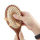 thumbnail image 5 of Cepillo de madera para mujer con sistema de amortiguación de aire, masaje suave del cuero cabelludo y desenredado eficaz., 5 of 5