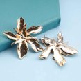 thumbnail image 4 of 1 par de aretes de flores vintage dorados aretes de flores de metal aretes de flores grandes de oro aretes punk exagerados joyería para mujeres y niñas, 4 of 5