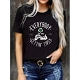 thumbnail image 1 of T-Shirt pour Femmes avec Imprimé Nœud Inspirant - Polyester Doux, Style Vintage Décontracté, Manches Courtes, Col Rond avec Message "Dieu Dit Que Tu Es" - Lavable en Machine, Noir, 1 of 8