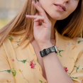 thumbnail image 4 of Correa Con Grabado Floral Compatible Con Apple Watch Band De 38 Mm, 40 Mm, 41 Mm, 42 Mm, 44 Mm, 45 Mm, 46 Mm, 49 Mm, Correa De Silicona Brillante Con Diseño De Flores Silvestres Para Iwatch Band Serie, 4 of 5