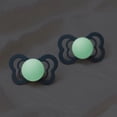 thumbnail image 3 of Baberos para chupetes Couture Sage Glow/Cloud GLOW 6M+ (paquete de 2), 3 of 3